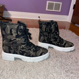 Camouflage Boots